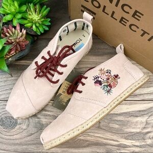 NIB Toms Bota Floral Embroidery Rope Sole Bootie